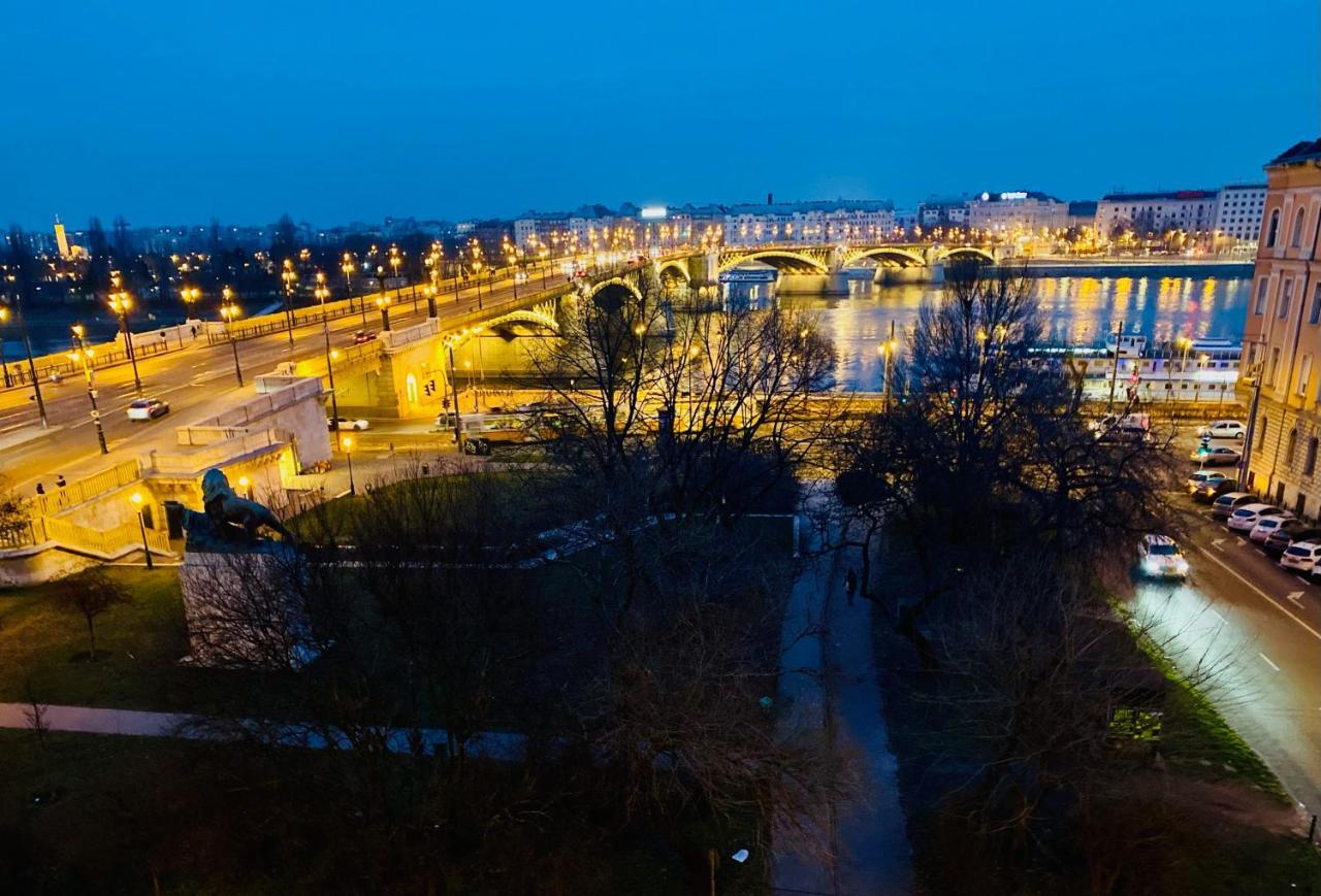 Over The Danube Budapest Luaran gambar