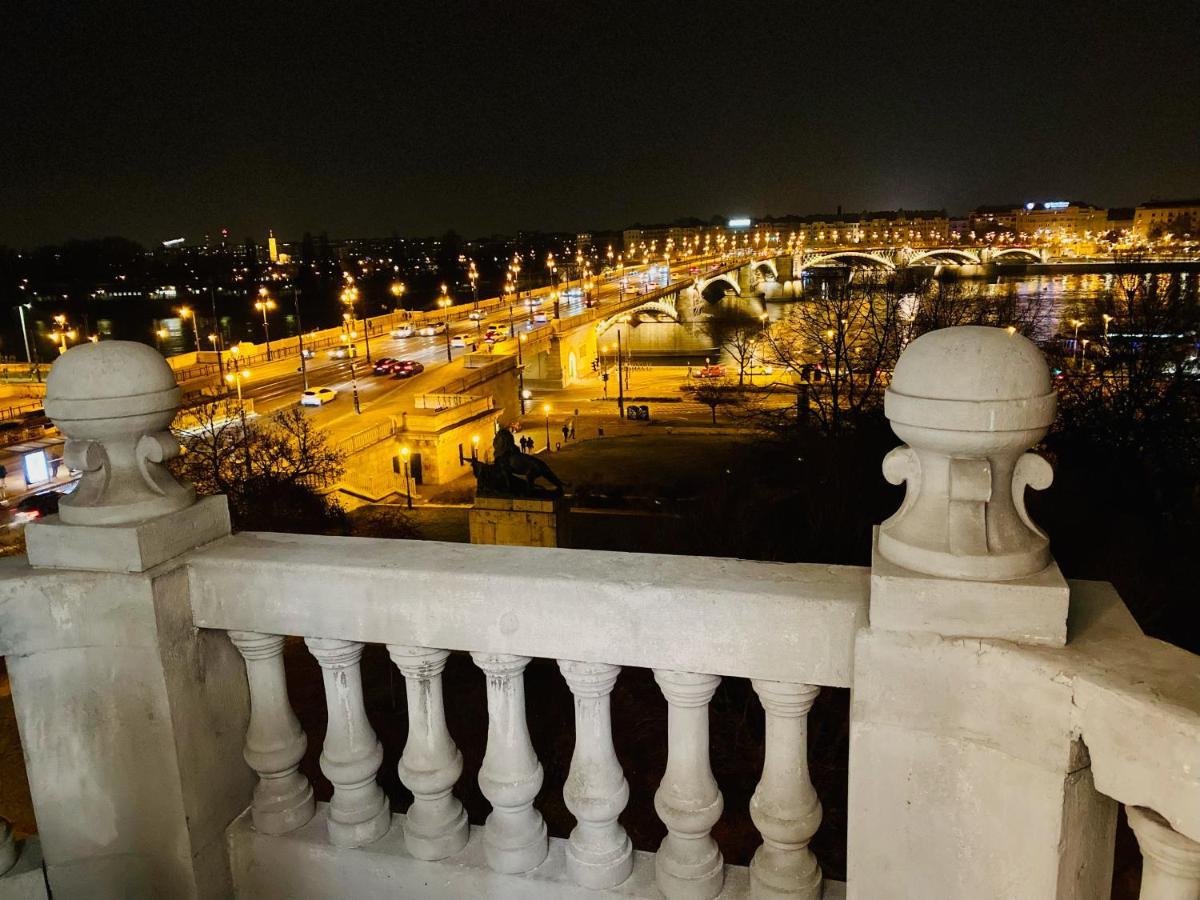 Over The Danube Budapest Luaran gambar