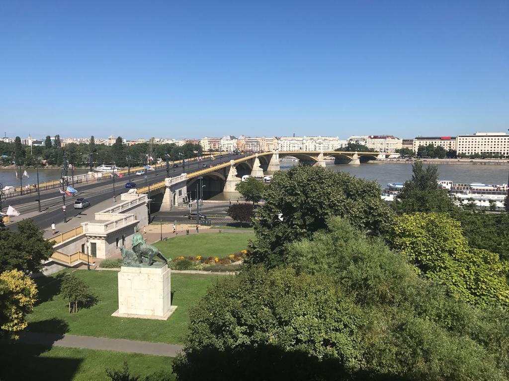 Over The Danube Budapest Luaran gambar